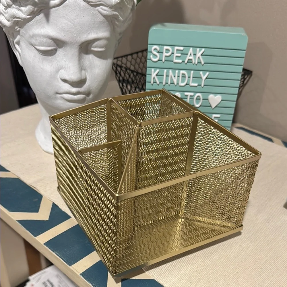 Elegant Gold Mesh Pencil Holder